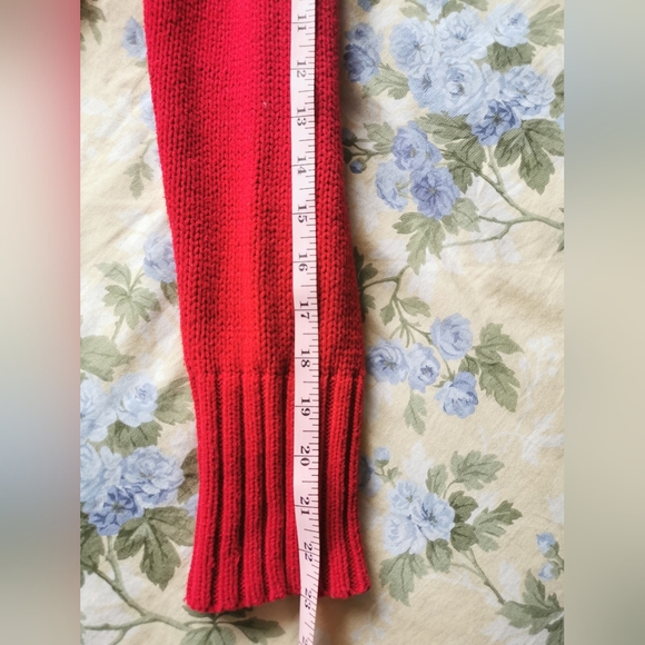 Red sweater - Picture 9 of 10